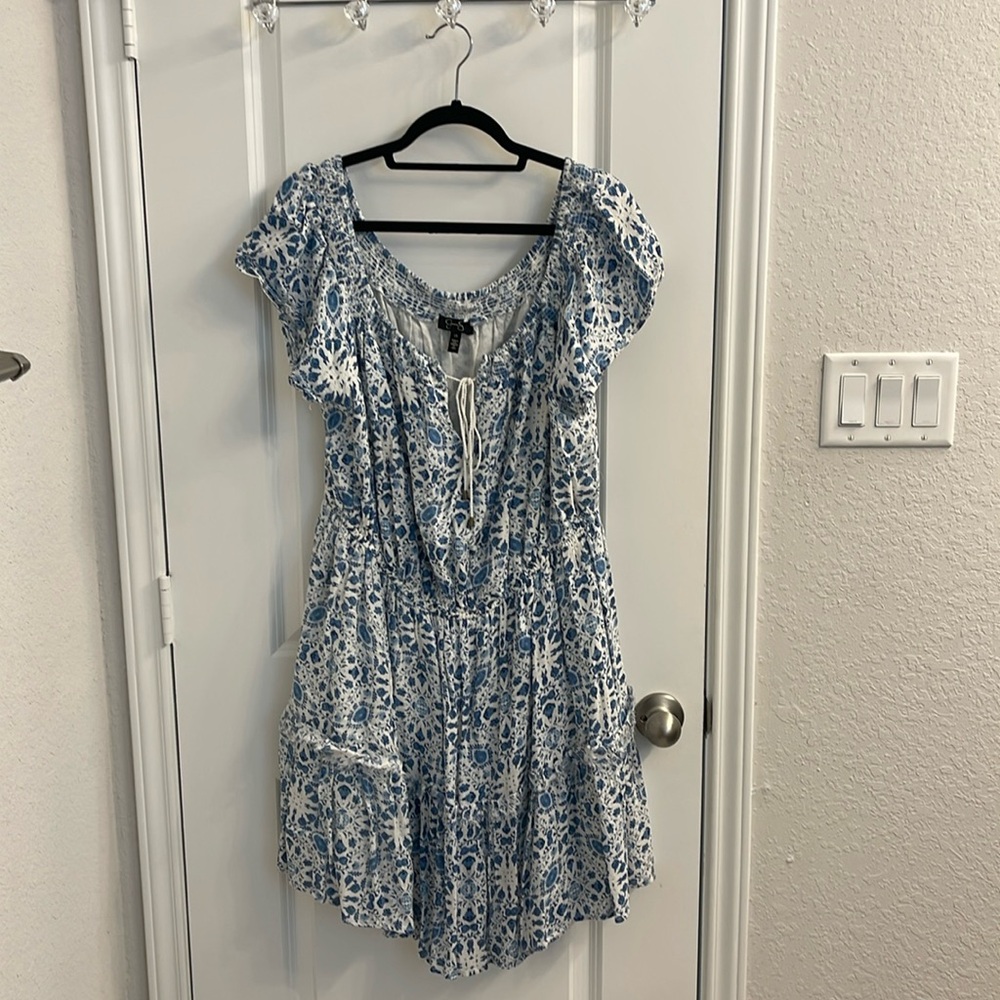 Jessica Simpson Blue & White Pattern Dress